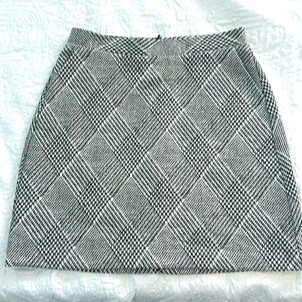 Banana Republic Black and White Skirt Sz2 Pockets!